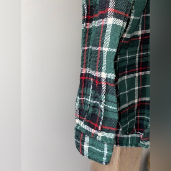 American Eagle Green Button Down Flannel - Picture 2 of 5